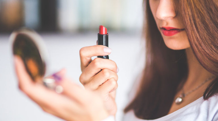 Rouge à lèvres Vs gloss - Parfumonsnous